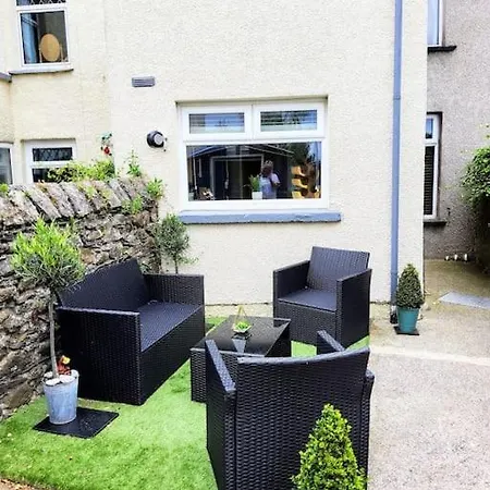 Quakers Field View * Pennington